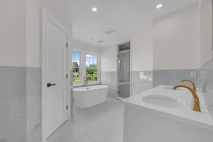 827-catalpa-dr-franklin-square-ny-bathroom-1