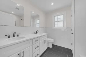 827-catalpa-dr-franklin-square-ny-bathroom-3