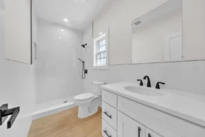 827-catalpa-dr-franklin-square-ny-bathroom-4